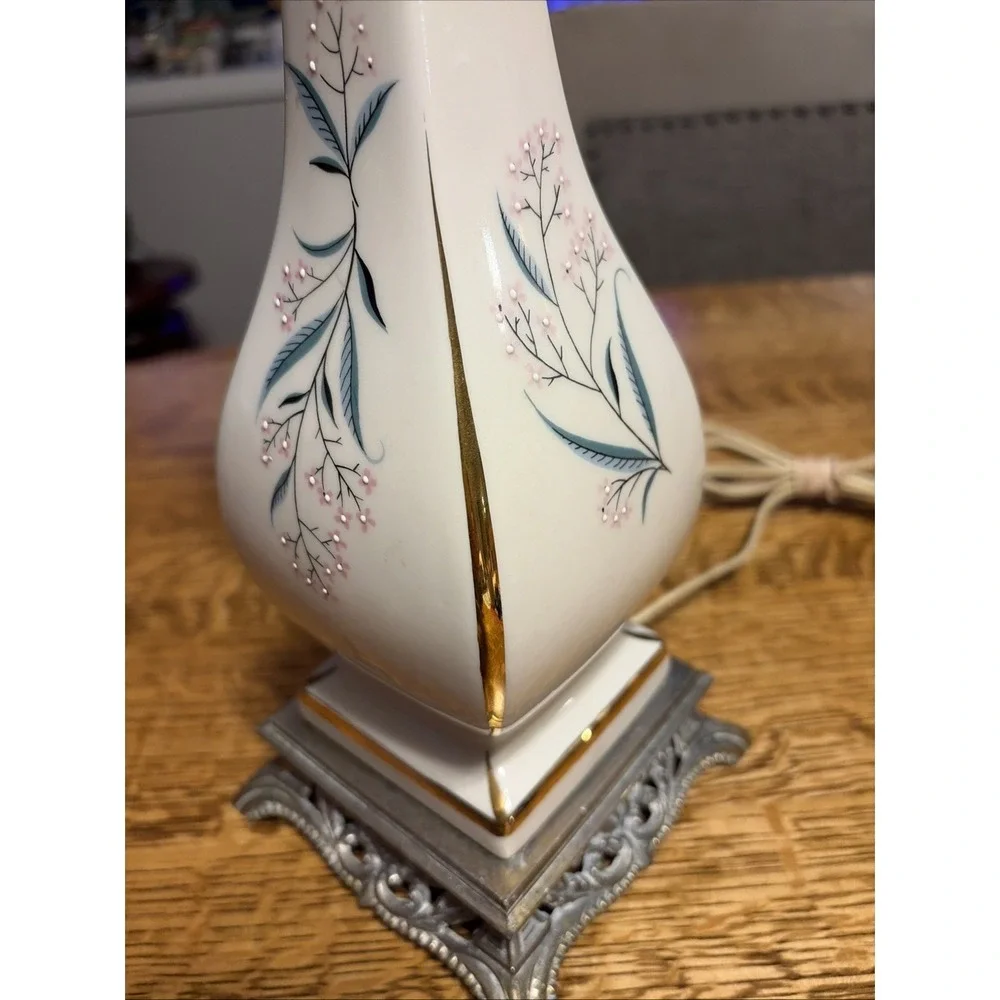 Vintage Porcelain Lamp Pink Flowers Hollywood Regency MCM Leviton‎ 27